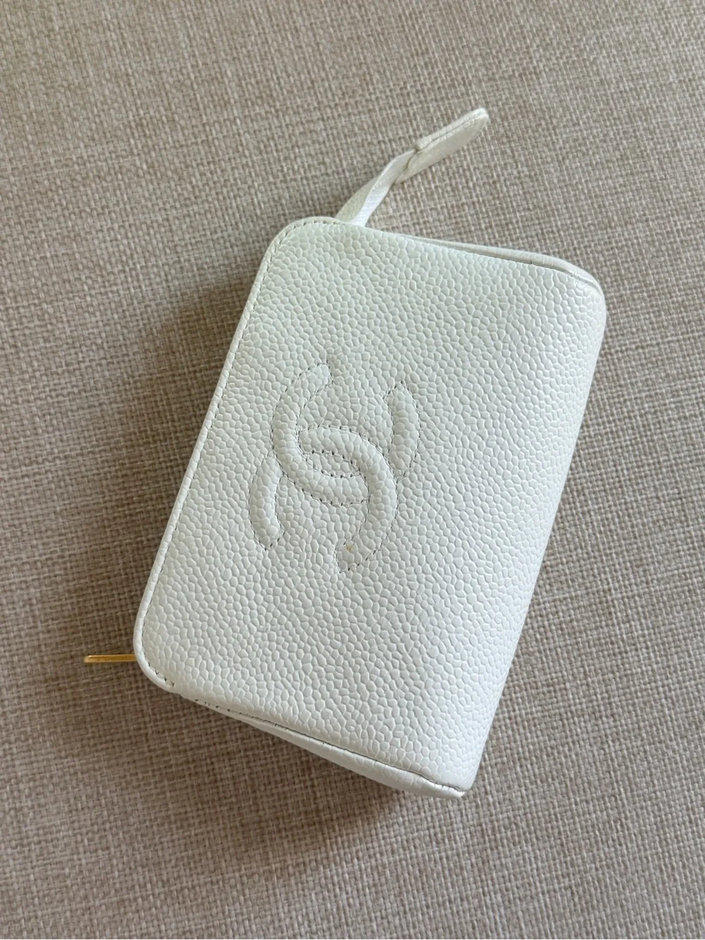 CHANEL White Caviar Leather CC Cosmetic Pouch Makeup Case Gold Hardware + Card